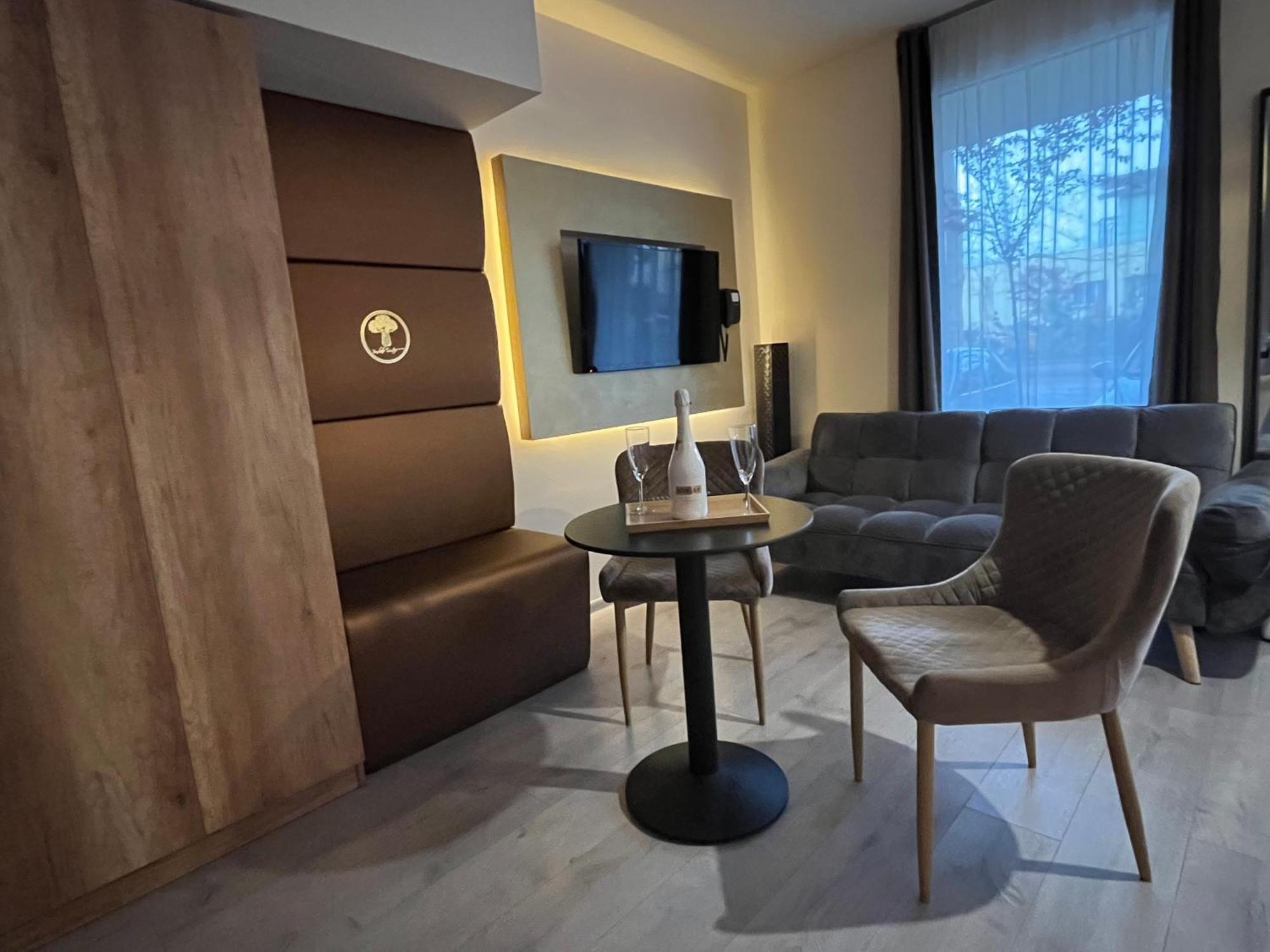 Baobab Suites Siófok Esterno foto
