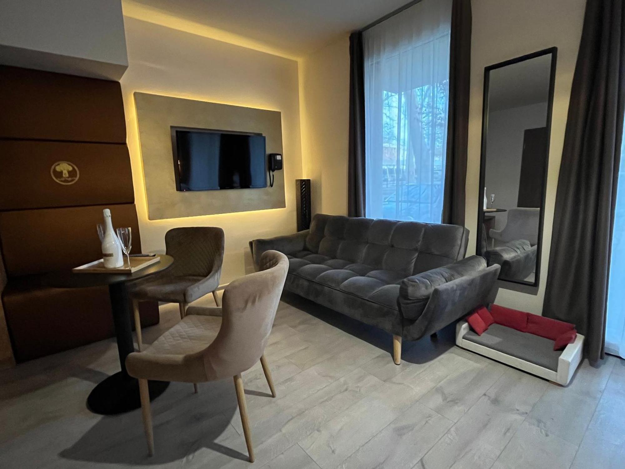 Baobab Suites Siófok Esterno foto