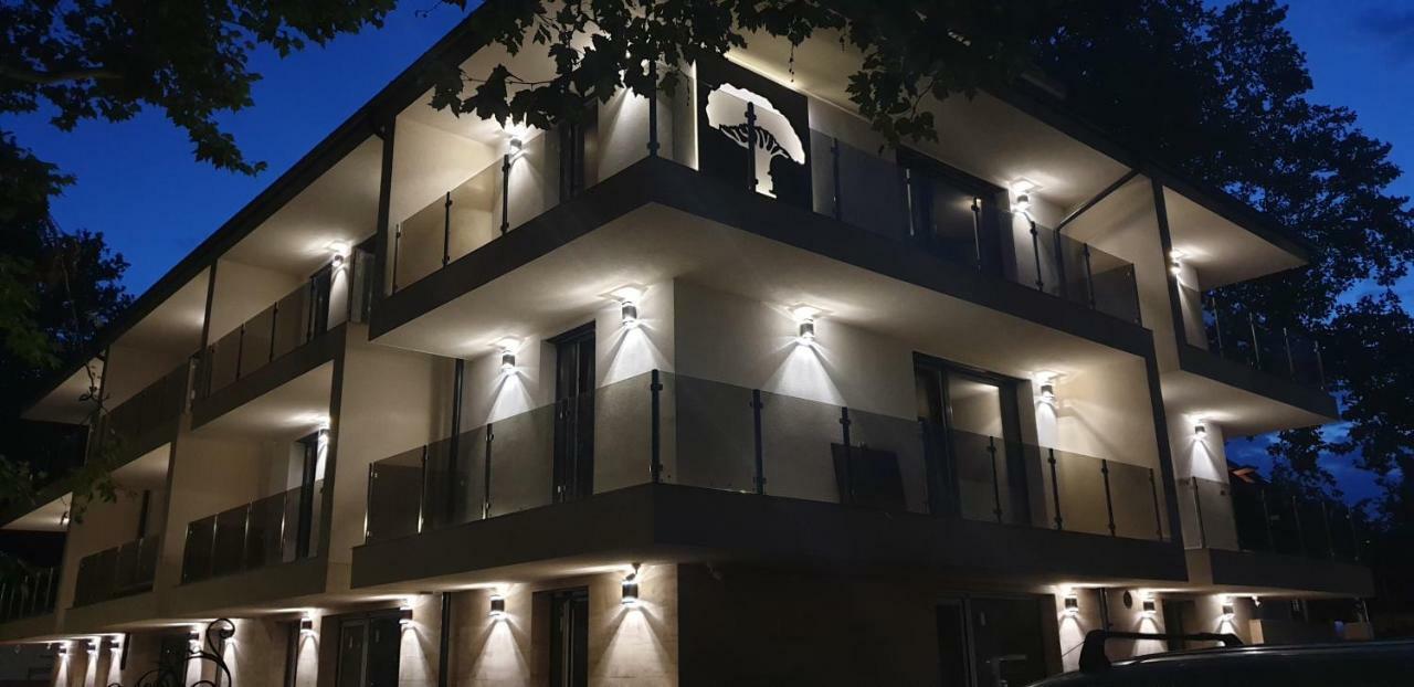 Baobab Suites Siófok Esterno foto