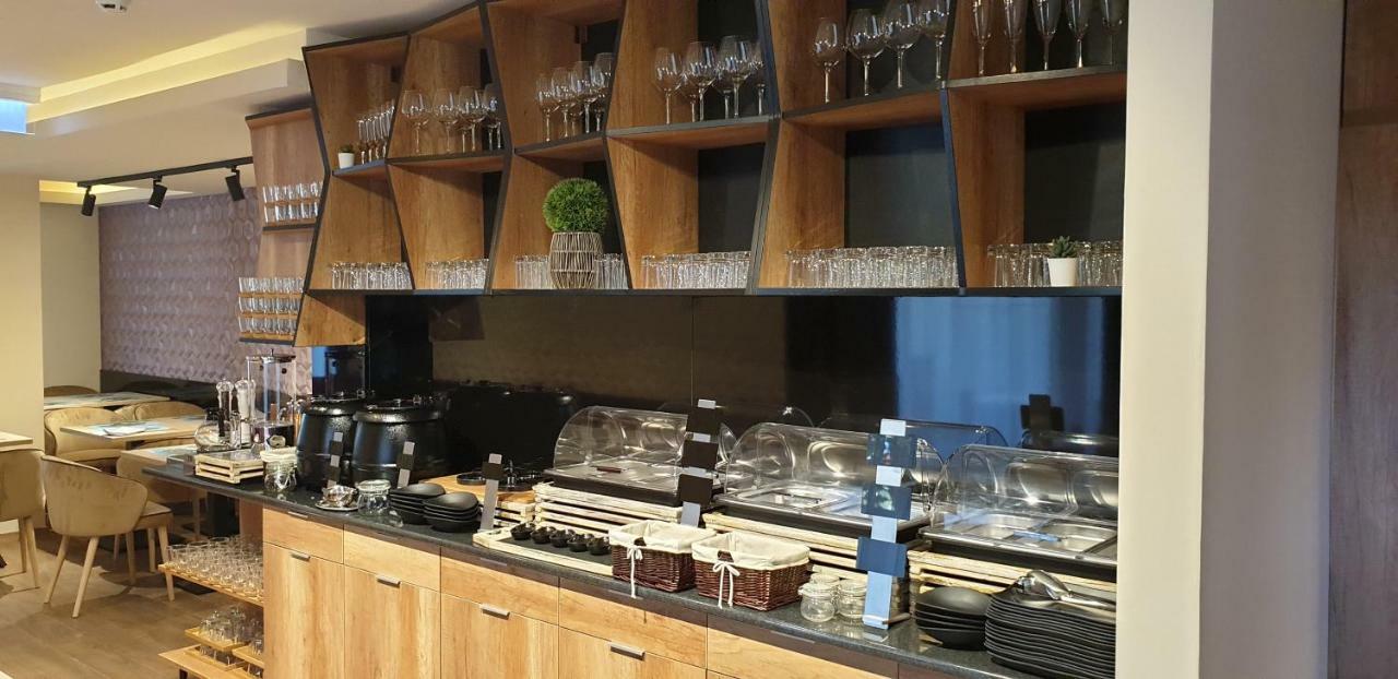 Baobab Suites Siófok Esterno foto