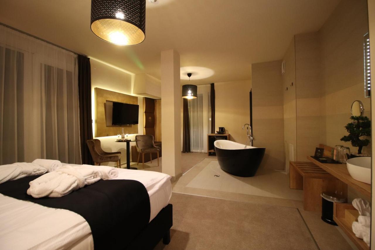 Baobab Suites Siófok Esterno foto
